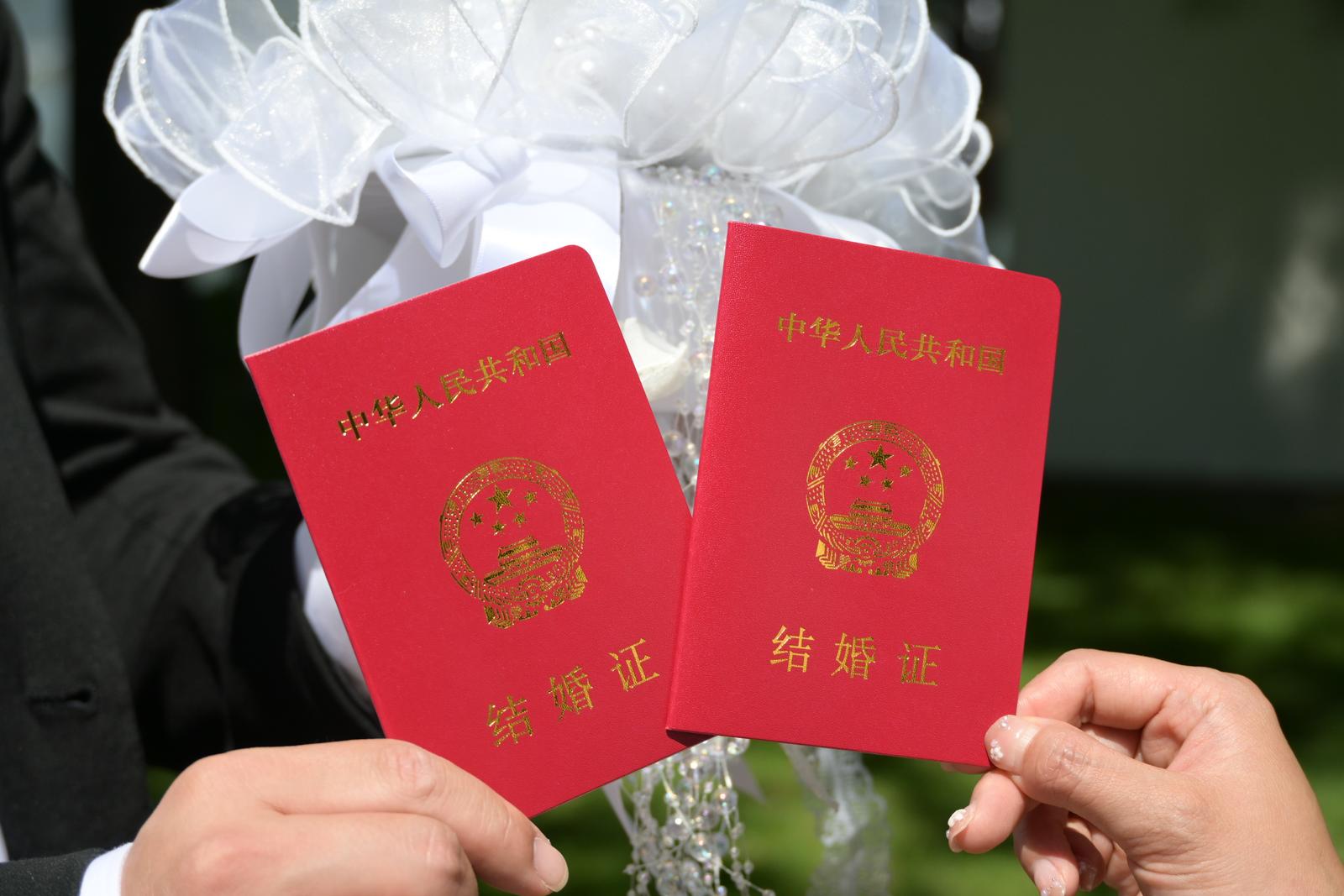 大理“520”领证现场甜度超标