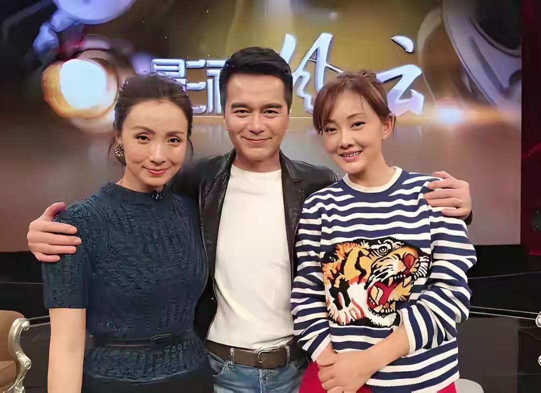 祁厅长我认识，旁边二位女神是谁？