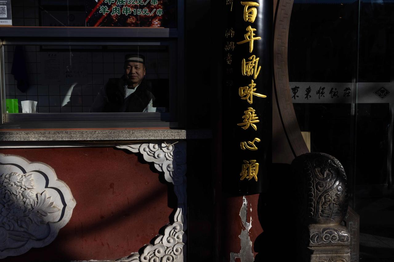 当你在拍照片时，企图通过减少爆曝光来体现影像的气质，你就要警惕了。严师傅经常告诫