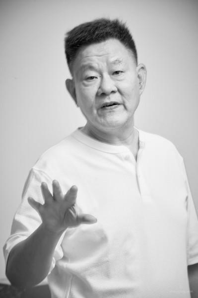 邓一光，蒙古族作家，1956年生于重庆，国家一级作家。早年当过知青、工人、记者，
