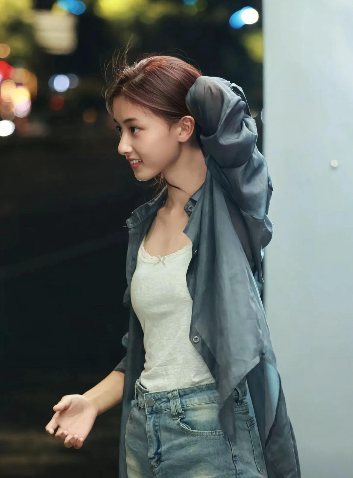 素颜出圈的小美女七七，妈妈已经连夜改网名了，带货橱窗也连夜挂上了。据网友爆料，家