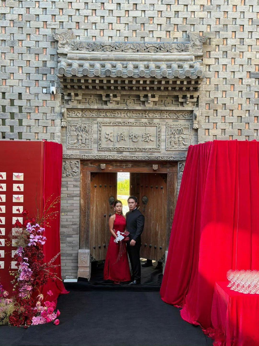 马伯骞弟弟婚礼去年意大利婚礼被说“抢风头”，今年西安场马伯骞低调送VCR网友：从