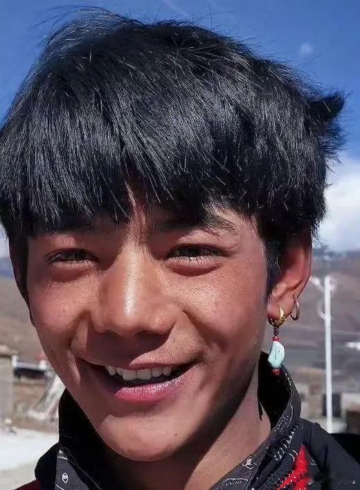 以前的丁真和现在的丁真 