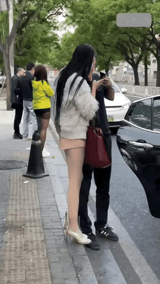 我就想问一下，如果是中国小伙这个情况下会不会一样的心肝情愿！ 
