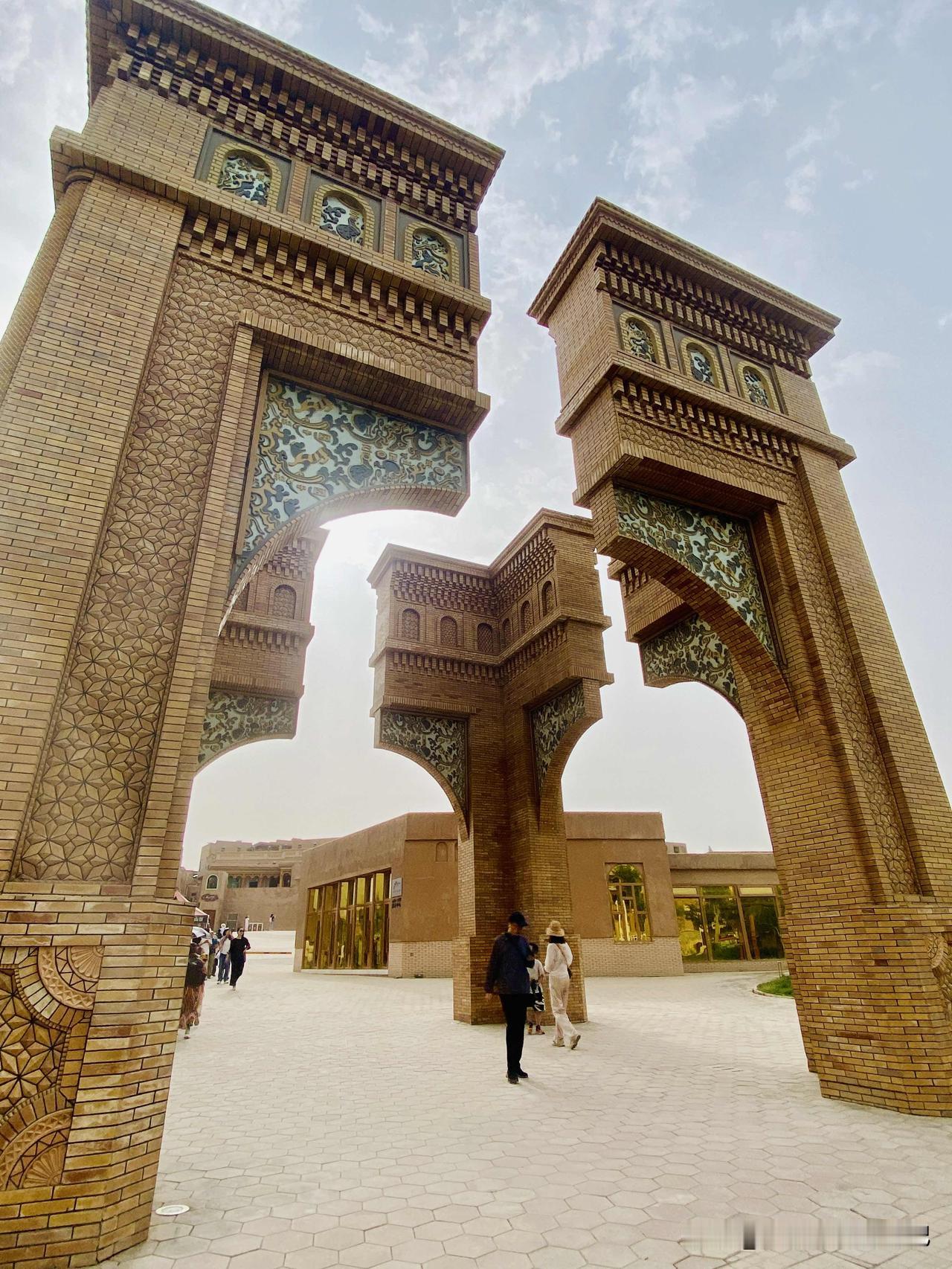 非常适合拍靓照的喀什高台民居

其实高台民居应该算是喀什古城的一部分，只不过它不