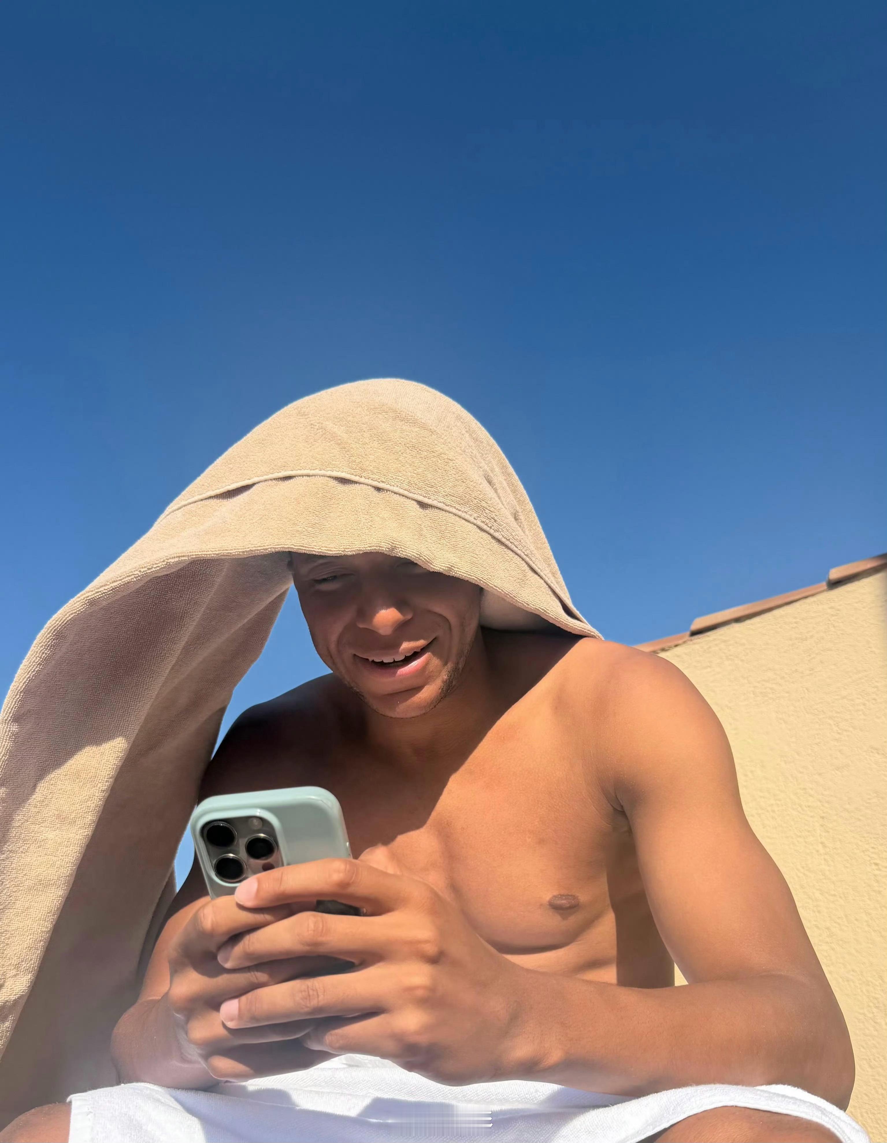 亿万富翁也还在用旧款iPhone！ 