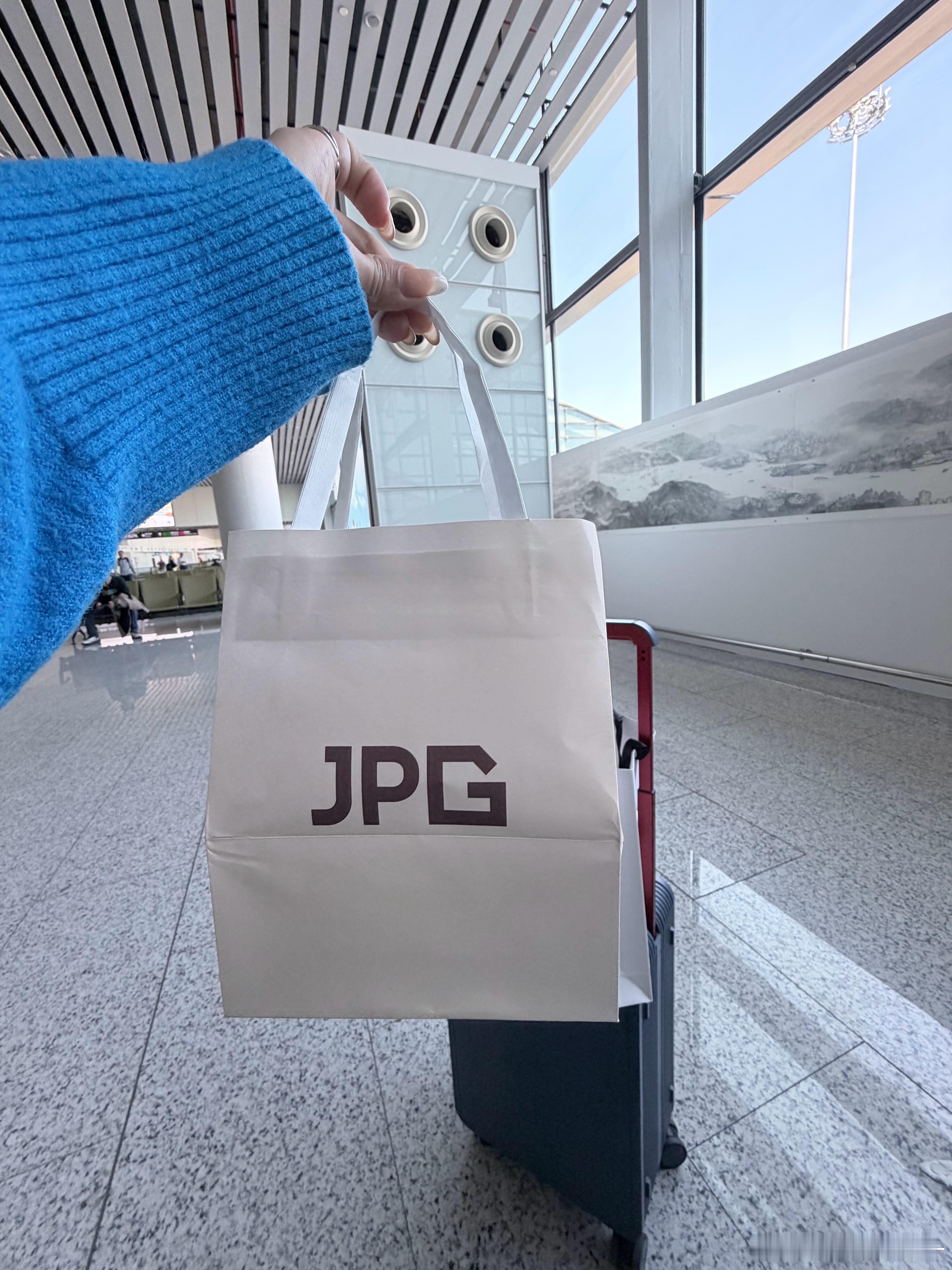 馋鬼附体想吃一口JPG的叻沙意面🍝 让今天提前一个小时到机场时间非常紧张！没想