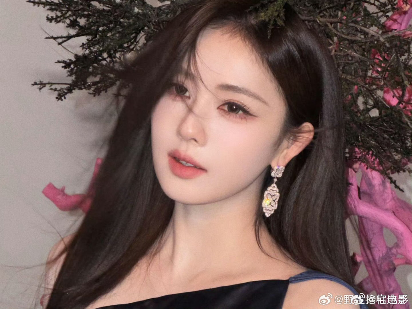 白鹿大气从容妆杨单给白鹿化的大气从容妆电视剧品质盛典从容大气，温婉高级，这就是白