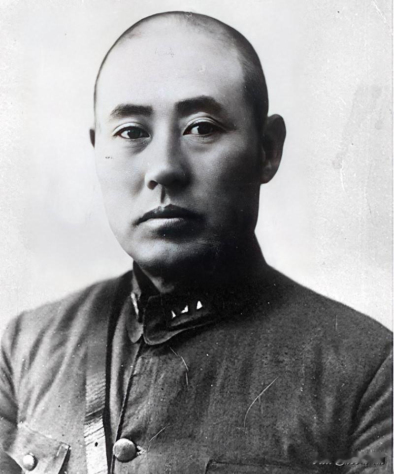 北平和谈，蒋介石接连派出四人轮番游说傅作义。1948年底，平津战役打得如火如荼，