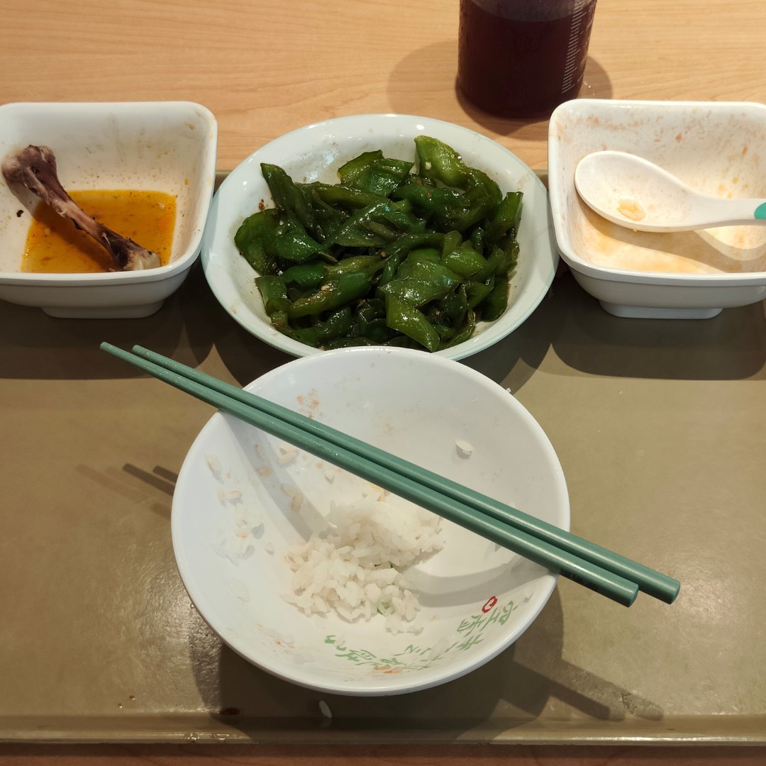 24岁不食辣女子饭后 
