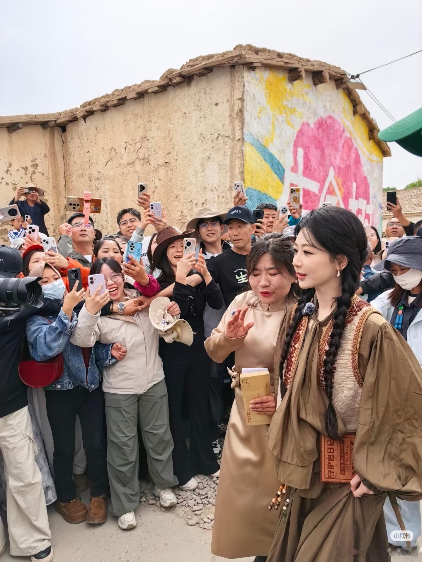 杨紫这个发型好适合她 