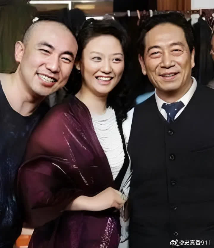 2014年，68岁的老戏骨王奎荣被31岁的女演员饶芯语求婚：我什么都不缺，车子房