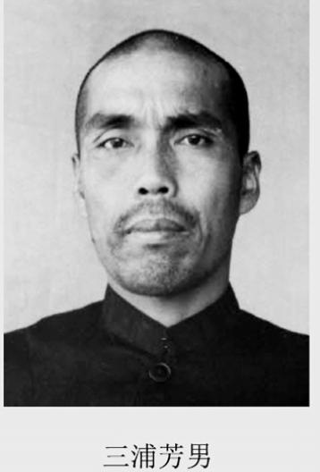 1942年，几名日军在杀害一位我国农民时，他们为了找点乐子，便把湿毛巾盖在了农民