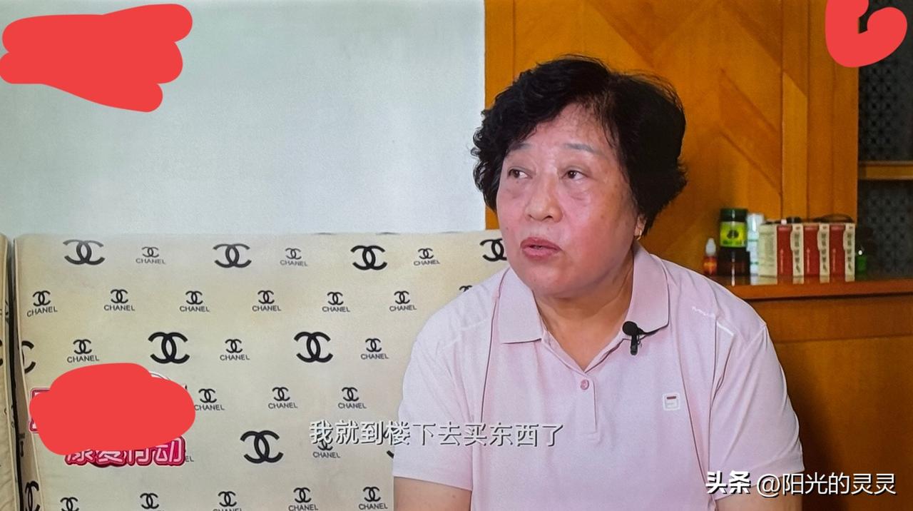 现在这广告做的也太离谱了。
为了卖一个治腰突的药，这个女的不停的变换住址。原来广