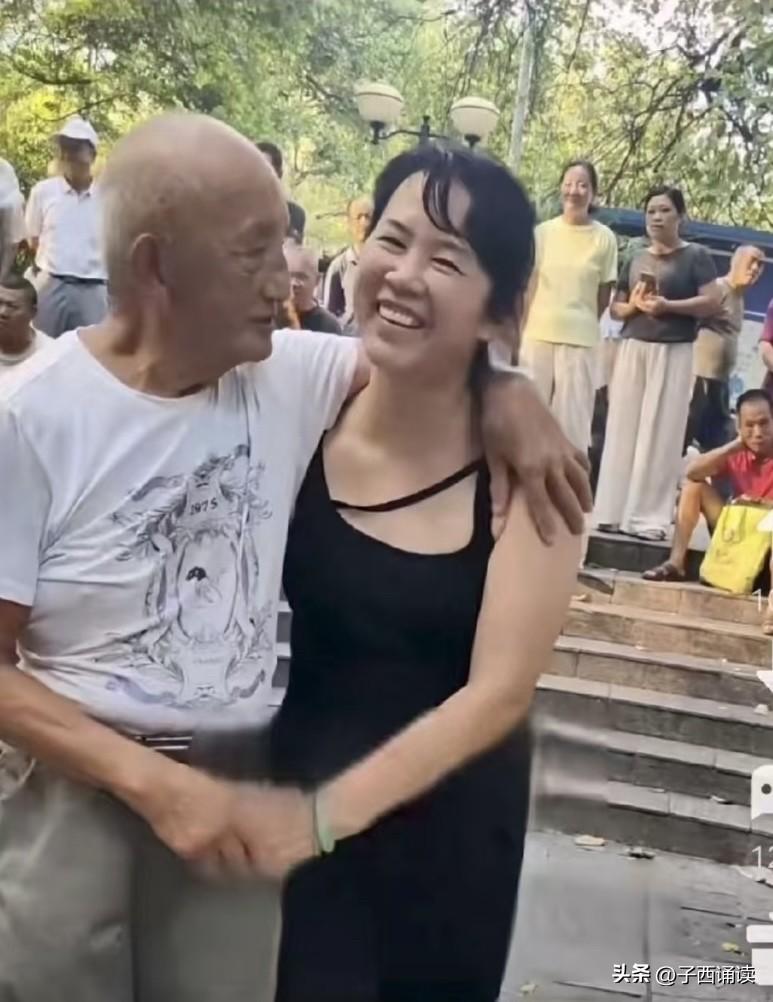 沉舟侧畔千帆过，病树前头万木春。看看，这大爷遇一旦到带劲儿的舞伴，瞬间就梦回18