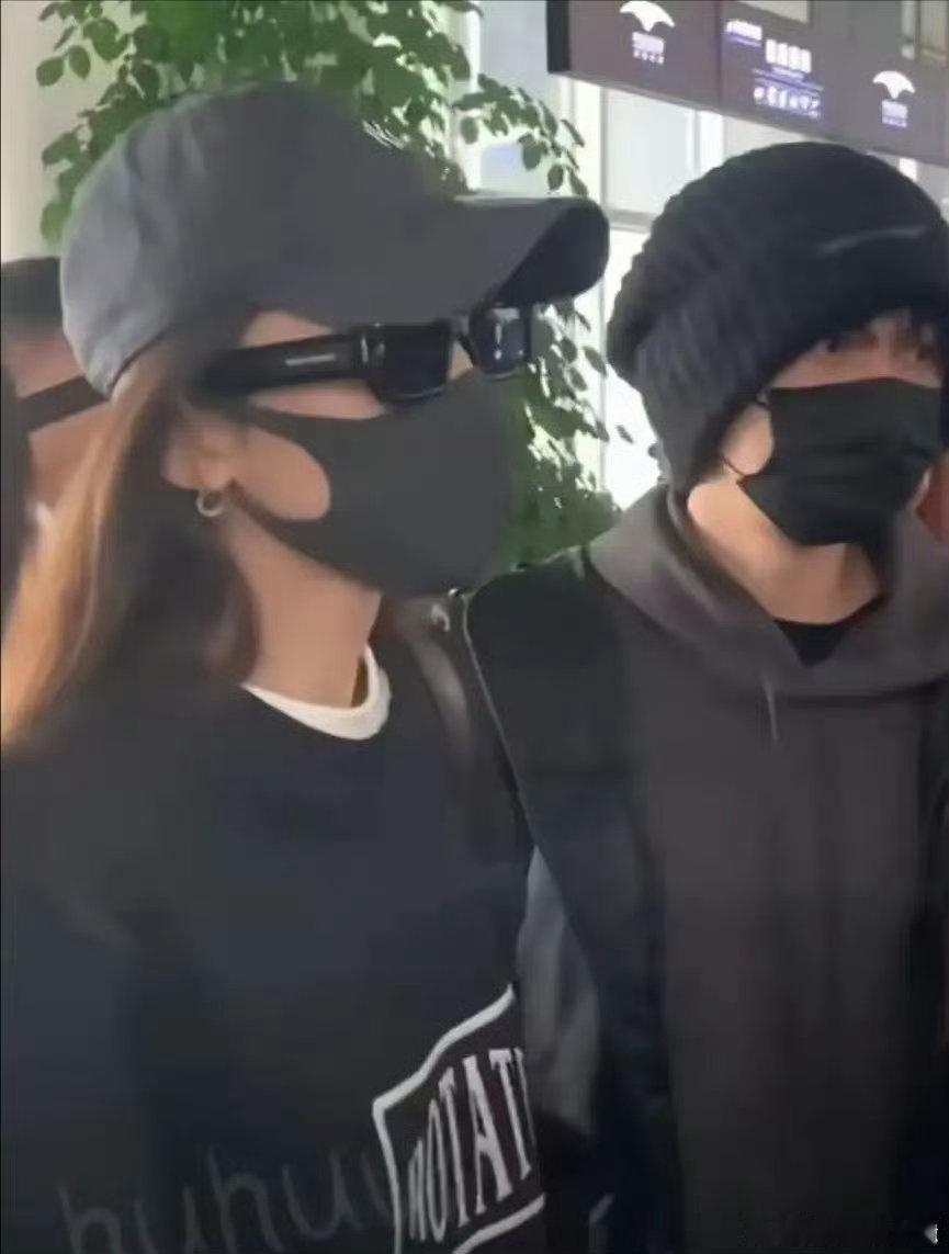 于正评论李登科 于正老师对娜扎经纪人李登科的评论，展现了他对团队的深厚情感：“我