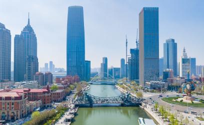 天津外国语大学在天津，我国八所传统知名高等外语学府之一。学校1964年建校，前身