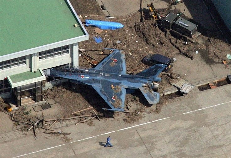 2011年。被3.11地震造成的海啸冲击的空自F-2 ​​​