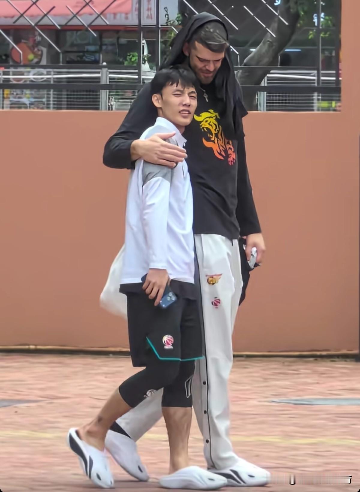 杜峰想要赢球，必须拿出杀手锏，他俩才是真正的组合！
     广东队季后赛第一场