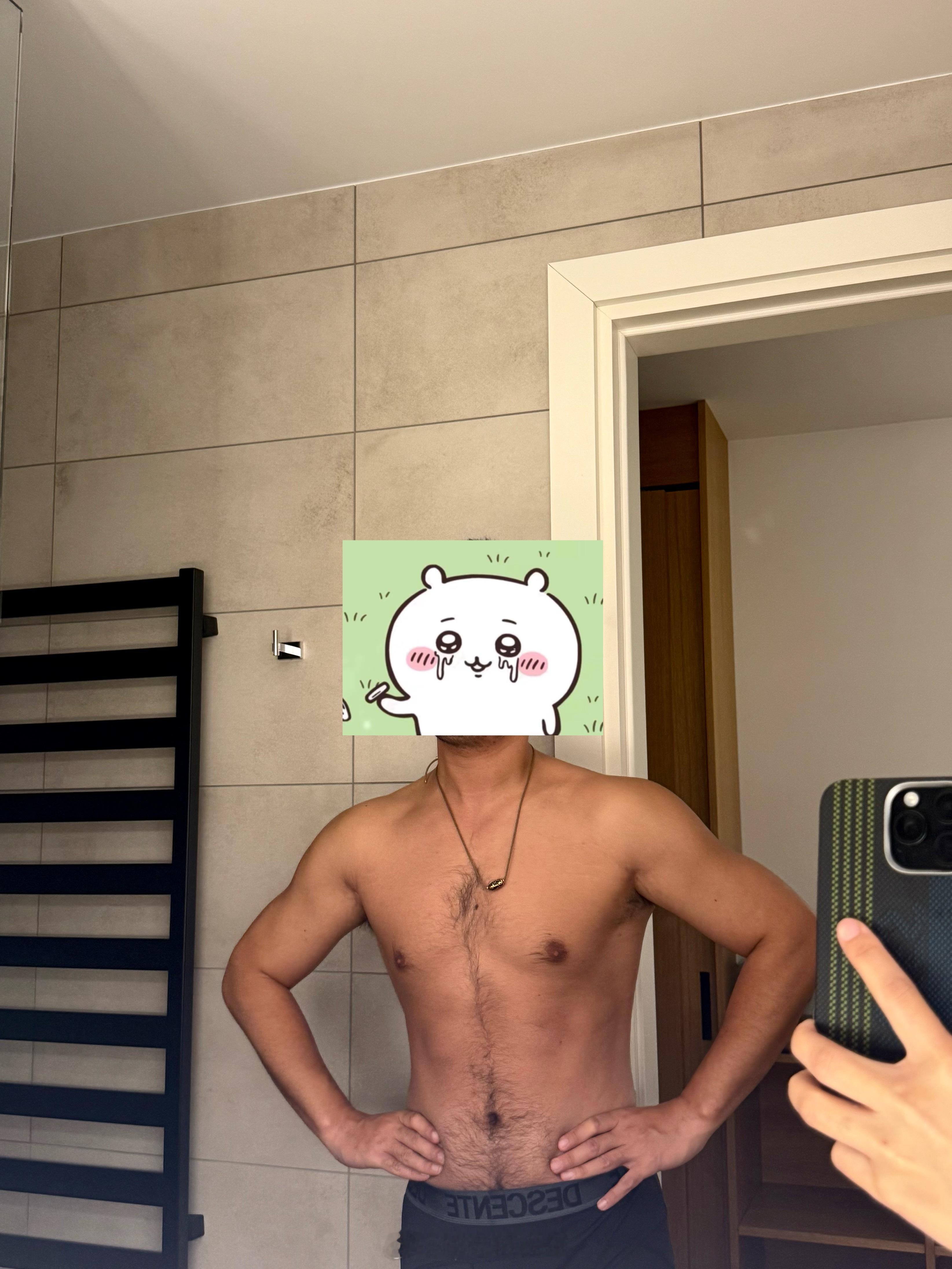 好消息：体脂又降了坏消息：我好像只有 5 块半腹肌[允悲] ​​​