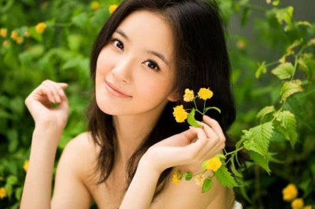 如果你真心的喜欢上了一个人，但是对方却忽视了你对她感情的存在。那么，你不如和对方