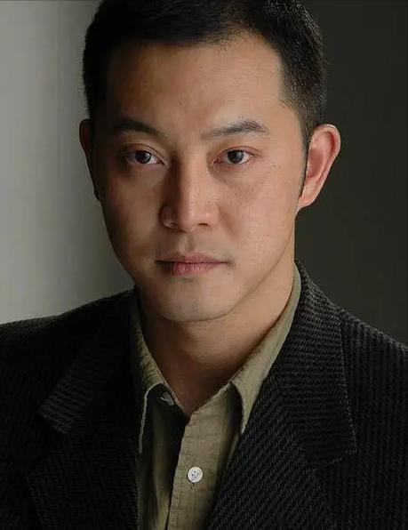 演员，胡可，做过一期访谈节目，采访明星沙溢，首先接到的是一张照片，是沙溢二十岁的