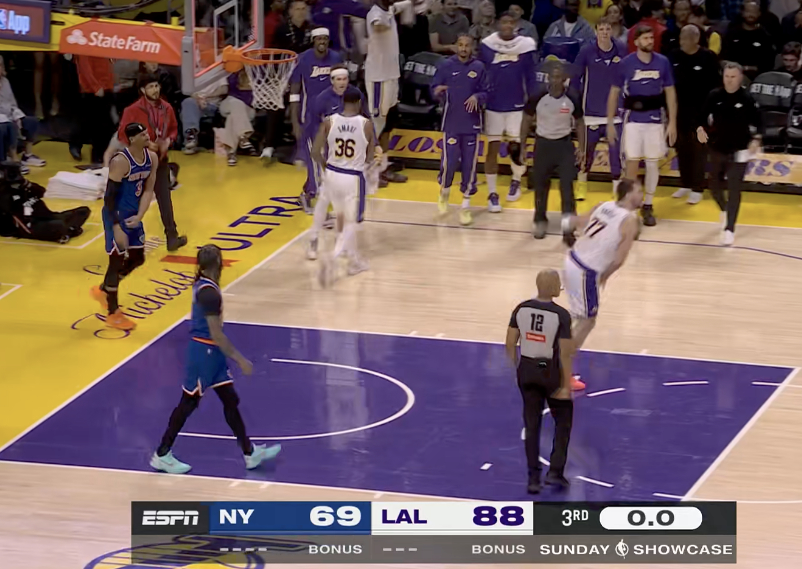 三节结束，湖人88-69尼克斯！尼克斯vs湖人