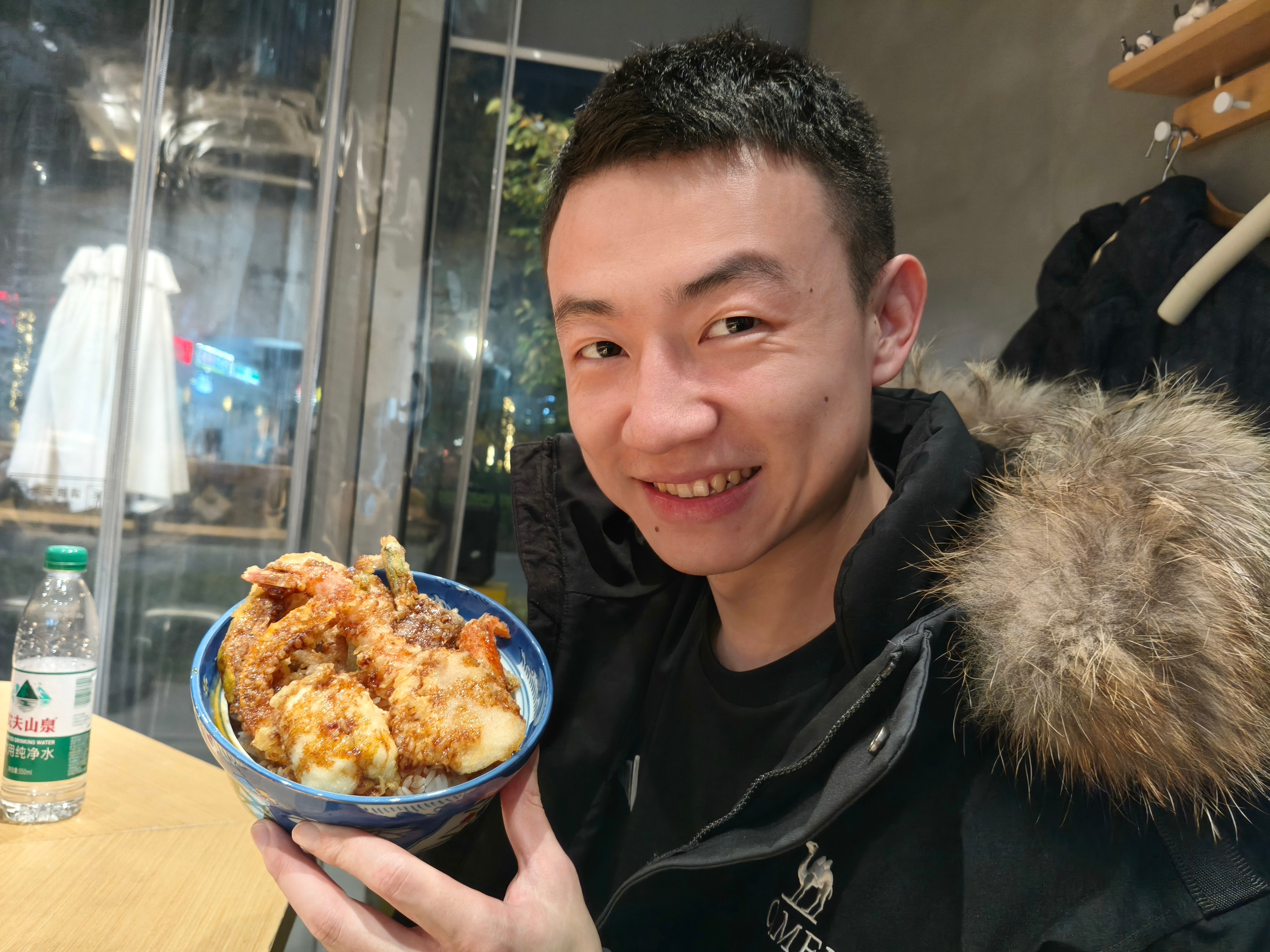 球迷庆功宴切尔西 切尔西欧冠大胜巴萨庆功宴！健完身来个海鲜天妇罗盖饭！白练就白练