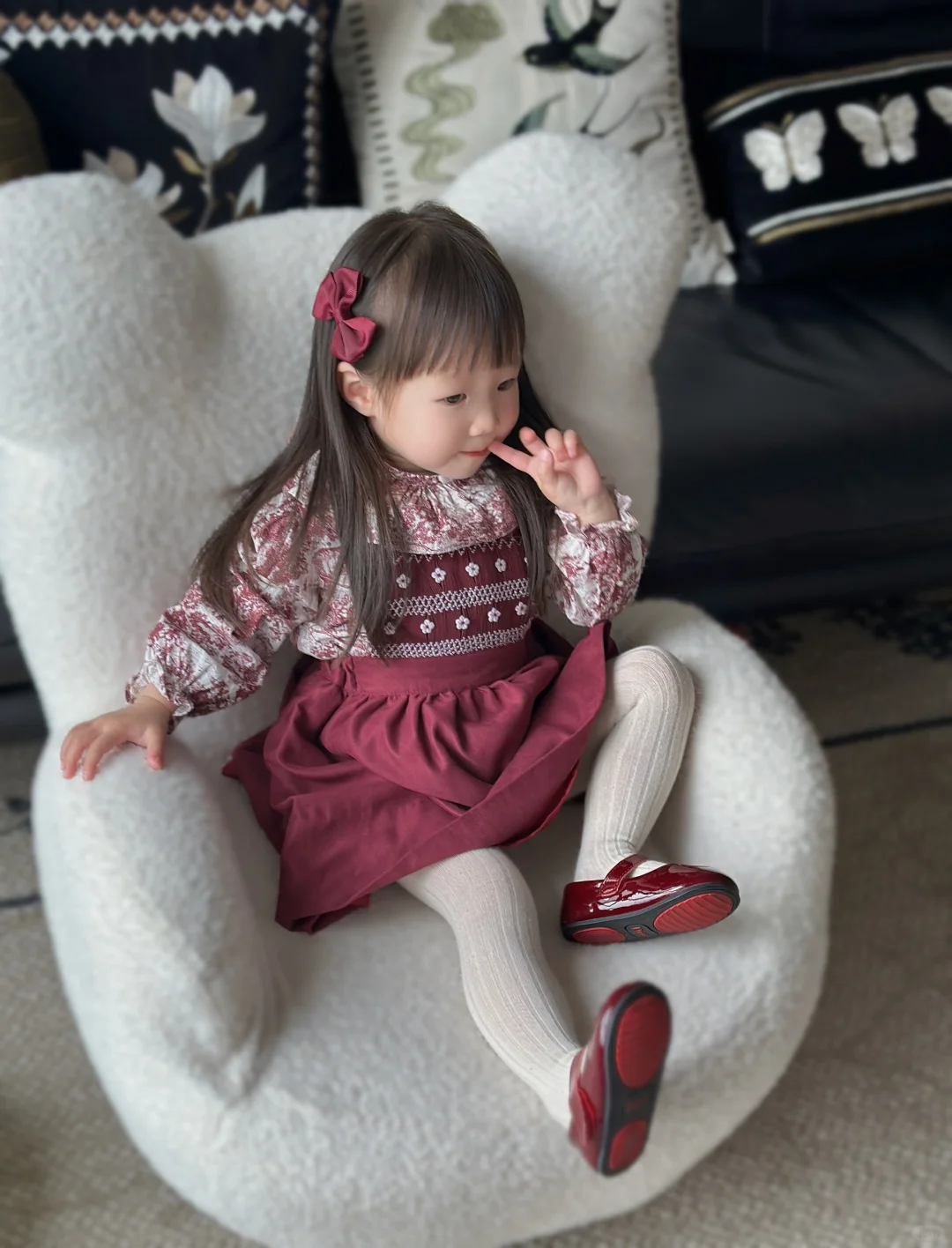 她今天这样穿有点好看呀 西班牙童装真好看
