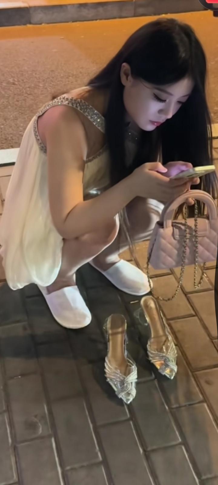 晒图笔记大赛 我的目光绕过人山人海，最终稳稳停留在你身上，再也不曾移开。