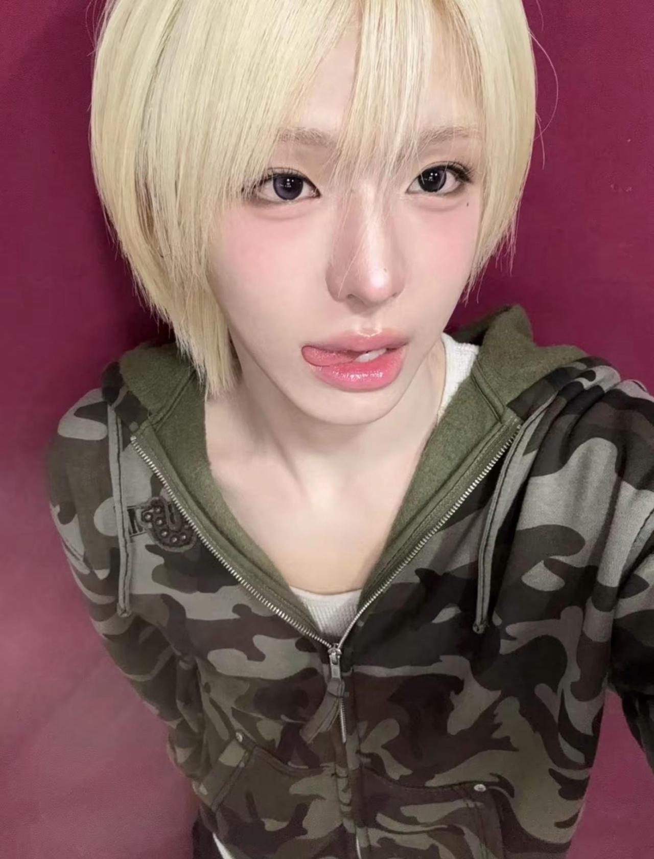 我要亲死这个萌萌的小男女孩。李忠明