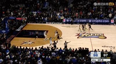埃奇库姆绝杀勇士！湖人这边看詹姆斯和里夫斯！埃奇库姆补篮绝杀勇士湖人vs猛龙