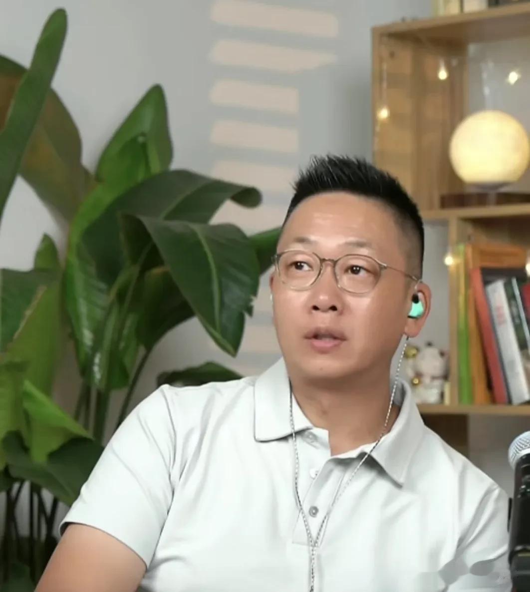 不得不说，林海还是上海音乐节目主持人梯队的顶流代表。
最近，歌手游鸿明来上海做演