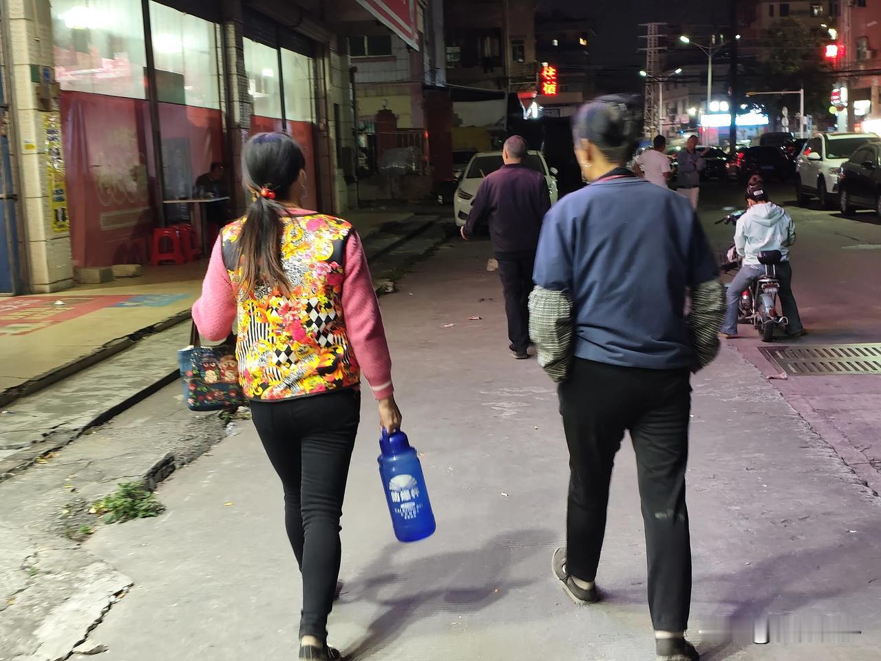 2025年过结束了，2026年来到了，突然诗兴大发，大脑里崩出两句：辞旧岁脱旧衣