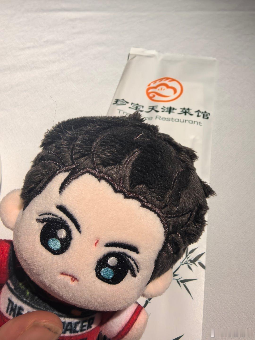 今晚上来吃天津菜，天津人的大方就是会提供餐巾纸，南方的饭店主业卖餐巾纸，副业卖餐