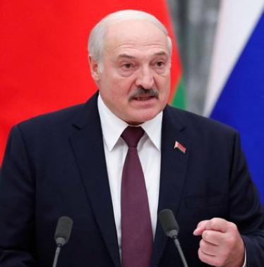 面对镜头，美国财长贝森特冷静下来终于说出了心中的话：中国是美国在现代史上从没见到