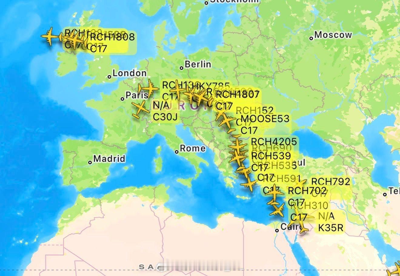 美军运输机昨天向中东地区执行高强度运输任务。 