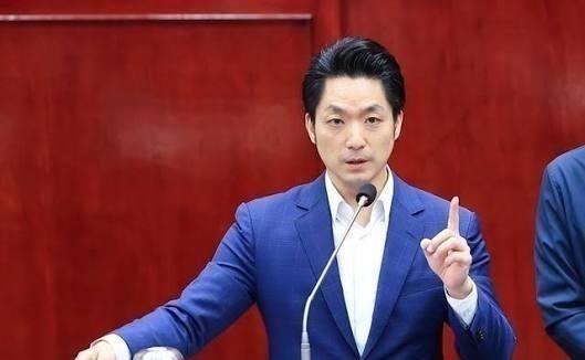 台湾地区政坛的天，恐怕要变了！一个近乎铁板钉钉的预言正在岛内流传：只要蒋万安在2