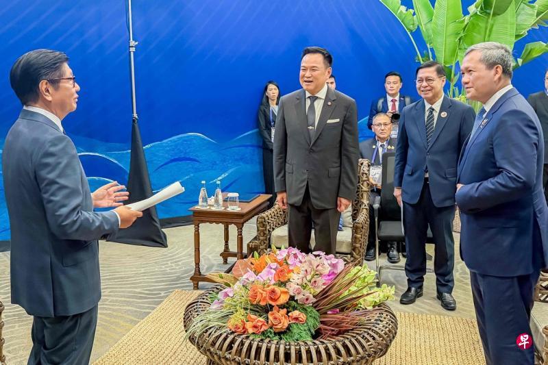 菲律宾还想要调解泰国和柬埔寨之间冲突

趁参与东盟峰会之便，菲律宾总统小马可斯星