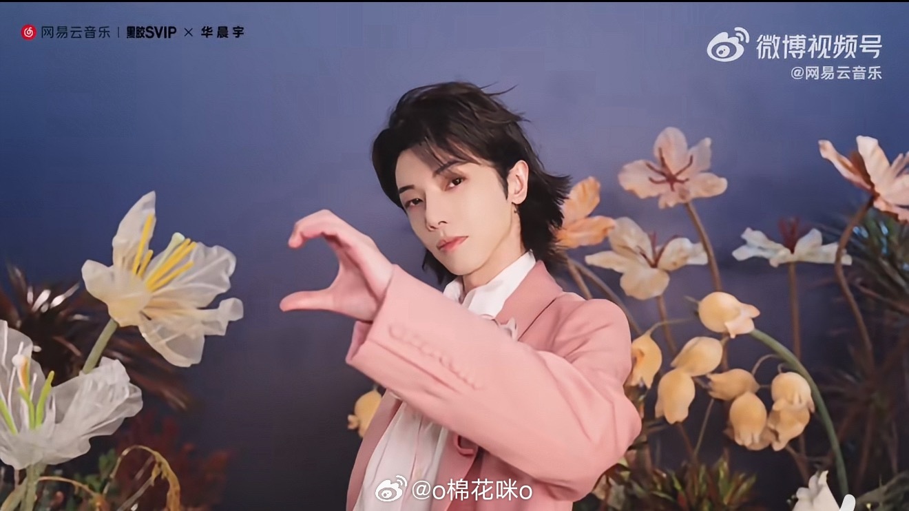 太搞笑了我正在这拆蔻斯汀呢，手机弹消息打开一看行这门婚事我同意了 ​​​