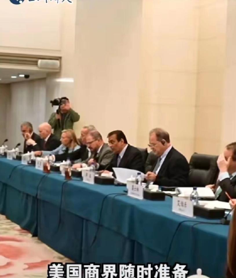 现在这国际形势真是风云变幻啊！眼看着英国、德国、法国和加拿大的工业巨头都纷纷来中