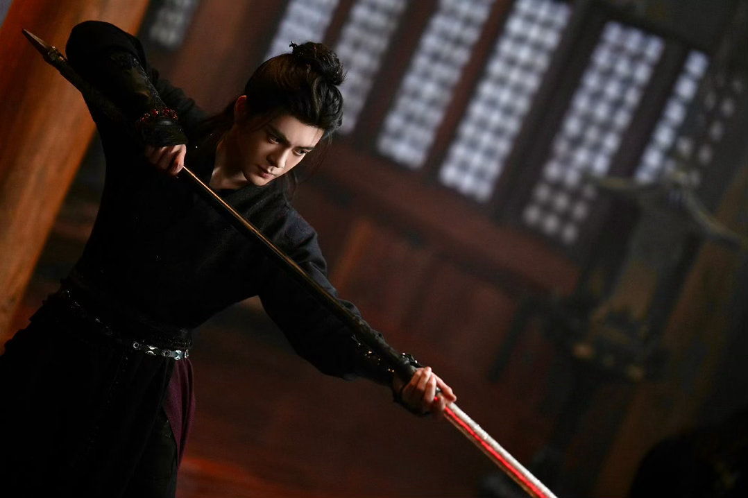 曾舜晞月鳞绮纪戏内戏外曾舜晞月鳞绮纪打戏花絮 《月鳞绮纪》戏内VS戏外对比太绝！