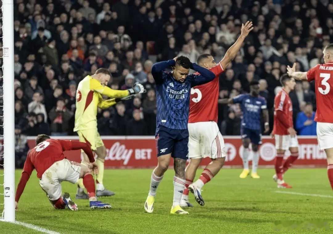 阿森纳9天2连平+7分领跑 官媒被冲：等曼城追上？北京时间1月18日，英超第22