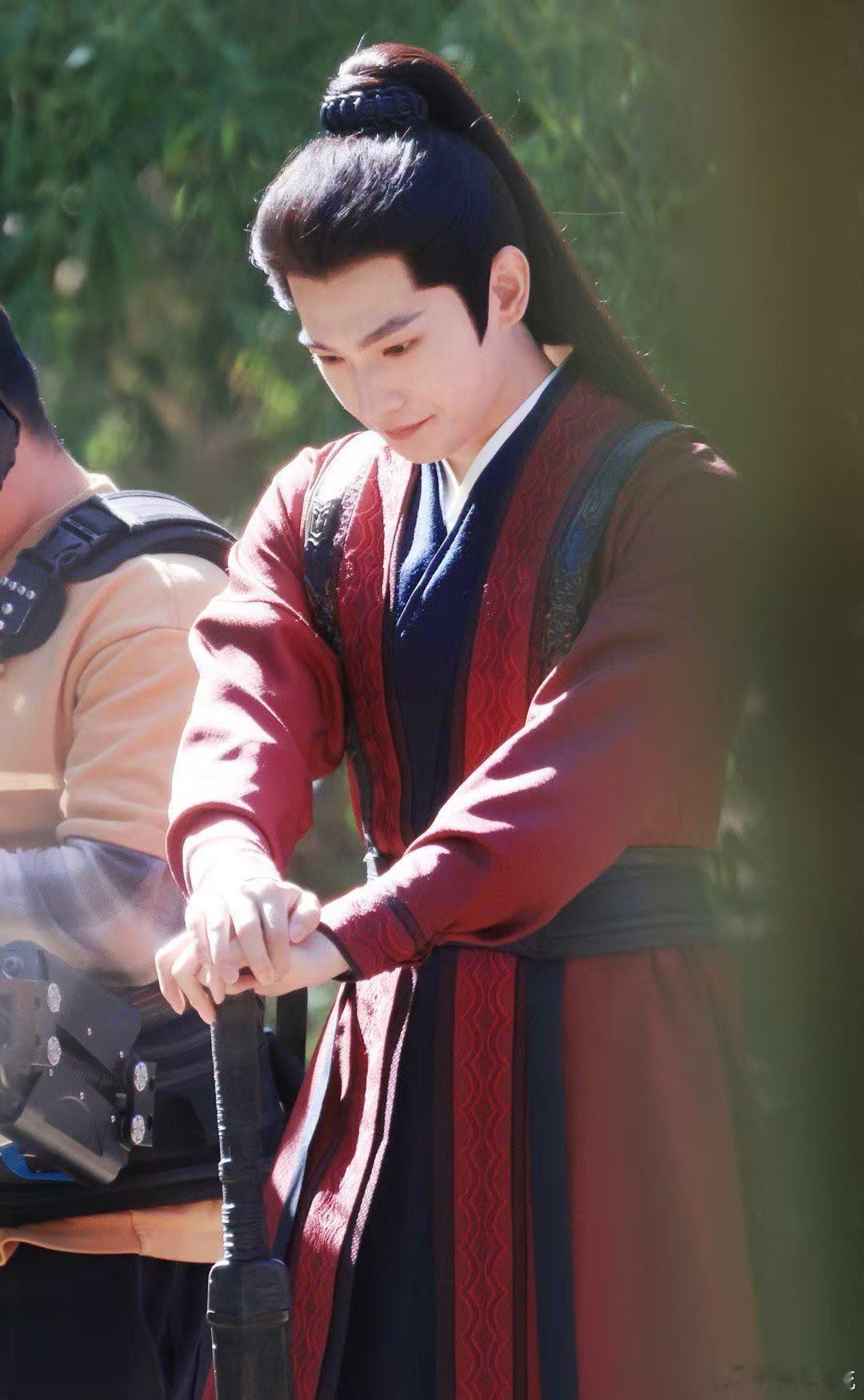 杨洋对话用文字造梦的赵康 “认真生活的人本身就是一种了不起”，杨洋这句话狠狠戳心