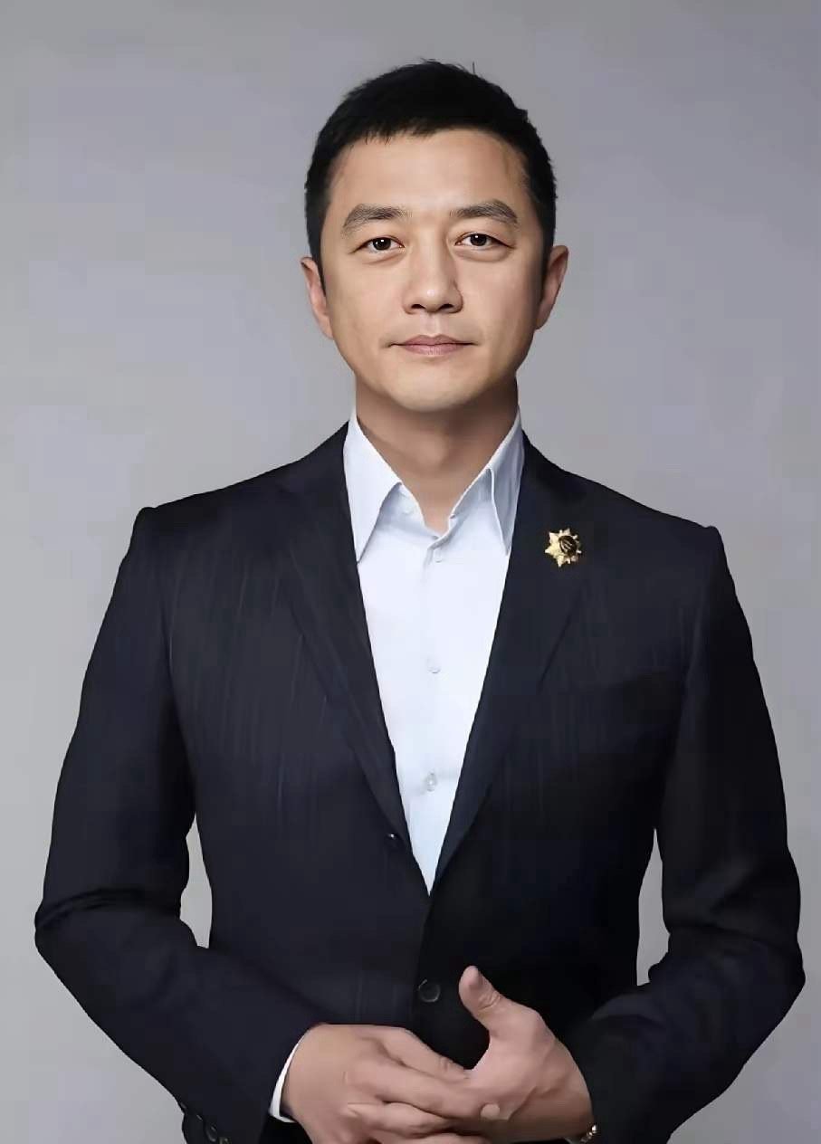 李亚鹏的直播间是真的不能待了，再待就崩溃了。我本来想买一把二百多或者三百多的茶壶