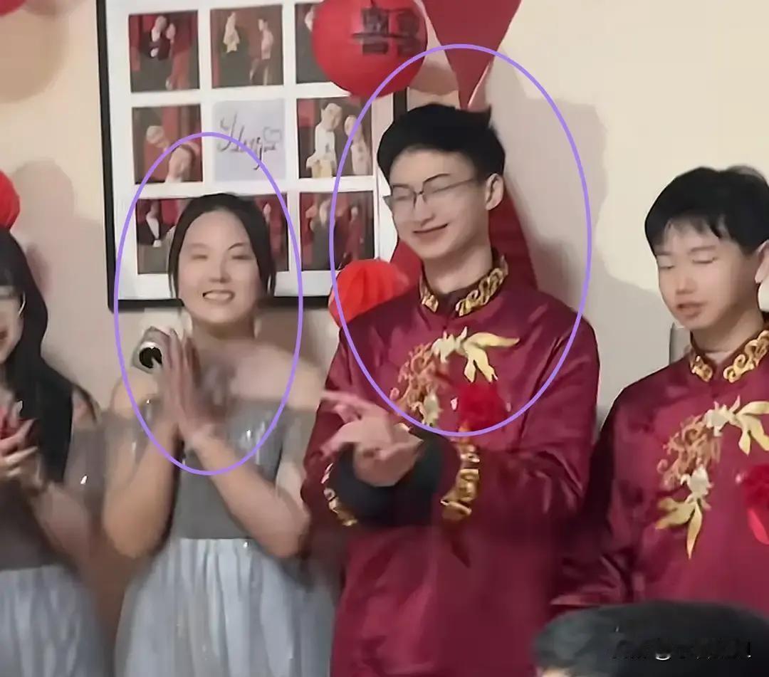 终于看懂了，
庞众望和小雨的感情为啥这么稳。
不是因为什么惊天动地的浪漫，而是两