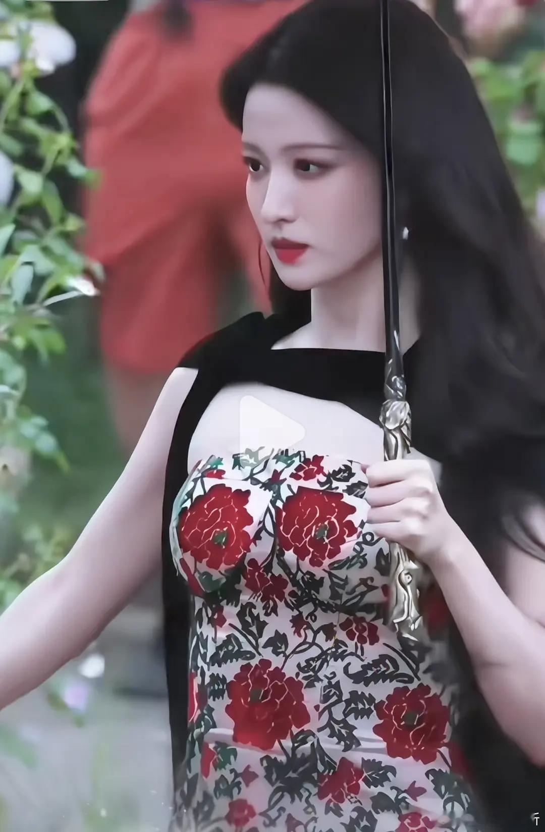 王楚然新剧的服装什么水平？奇怪吗？