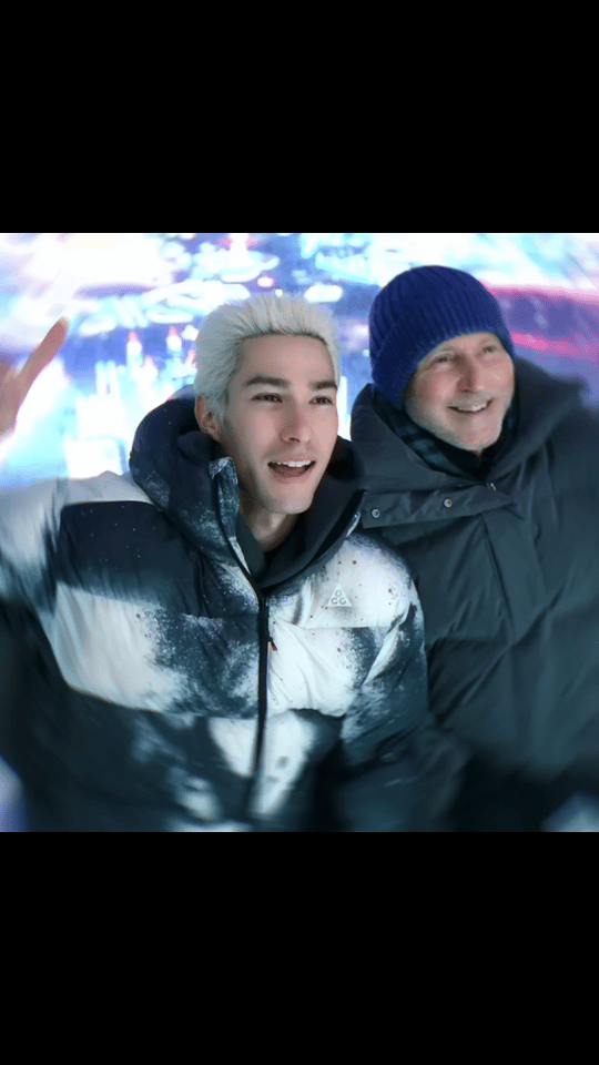 米卡别试探了有市场 米卡带家人在东北玩疯了！早市上变身英语老师，泡温泉铁锅炖自己