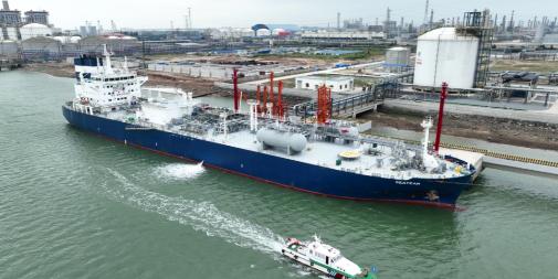 一项全新运输任务顺利落地！一艘满载特殊货品的货运船舶正式启航，朝着印度方向稳步进