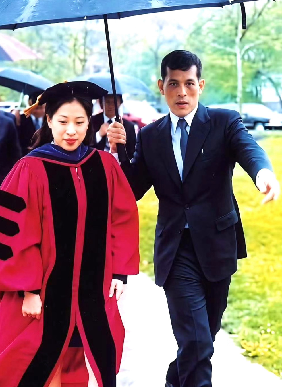 帕公主作为泰国九世国王普密蓬的王长孙身份，是王储哇吉拉隆功的第一个孩子。2005